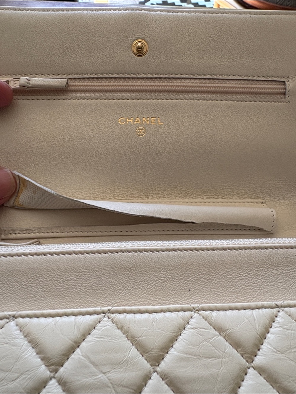Beautiful cream CHANEL wallet. Excellent condition. - Picture 5 of 8